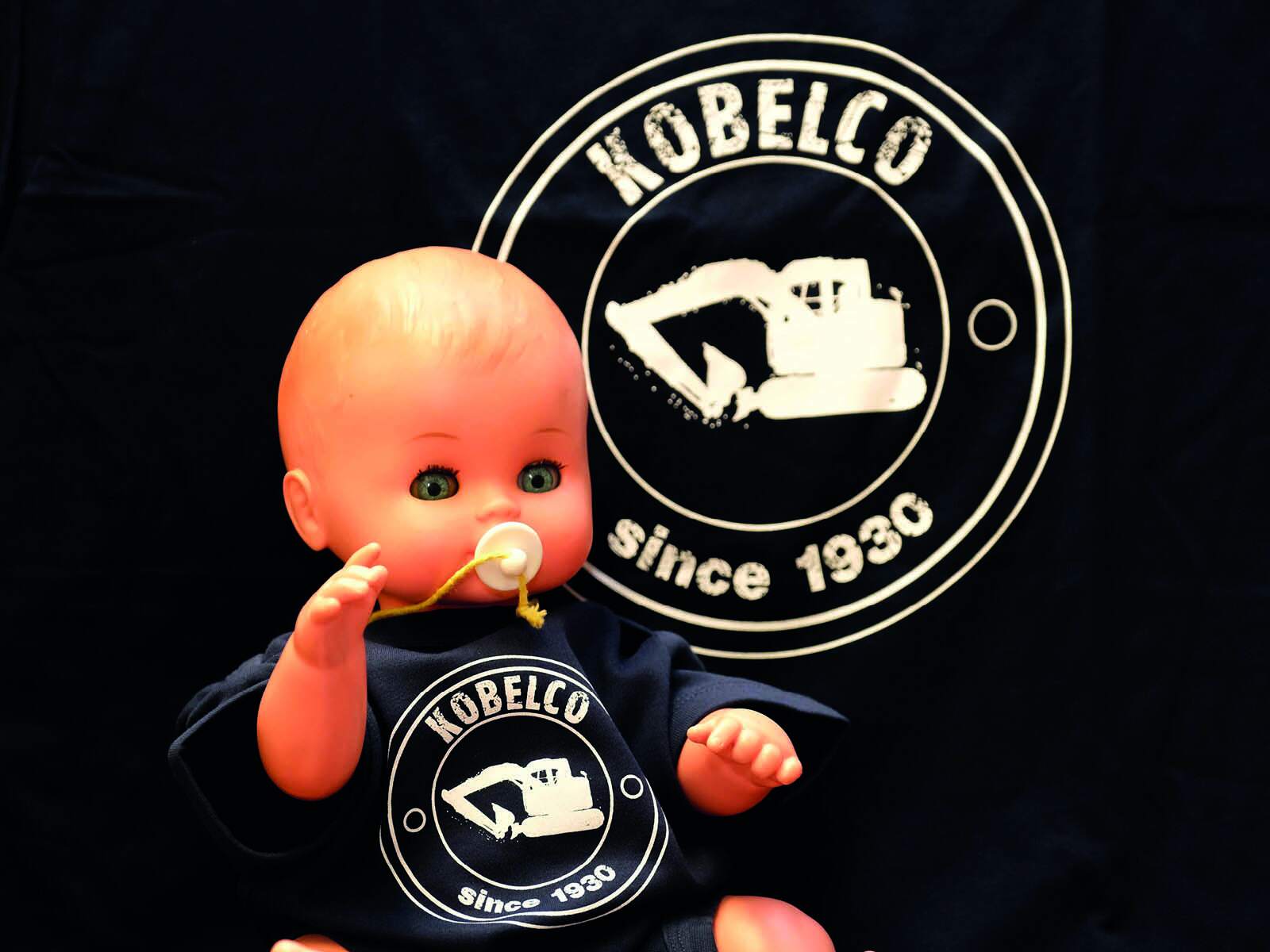 Das limited Edition Hand-Kobelco-Baby-Body ist da.